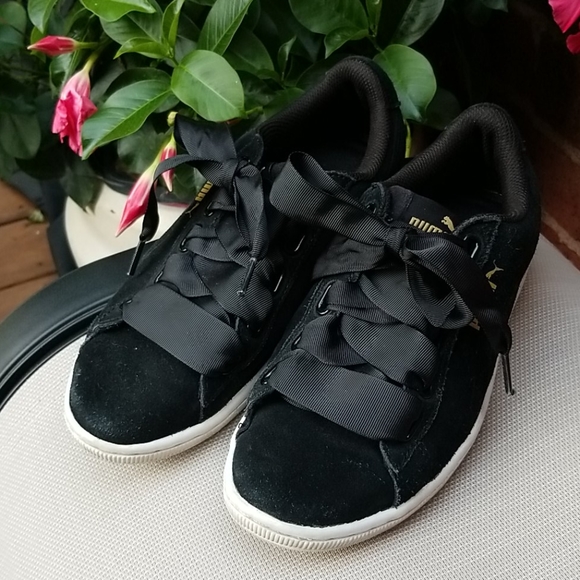 Puma Shoes - Puma Sz 7.5 Women's Lace Up Sneakers Ribbon VGUC